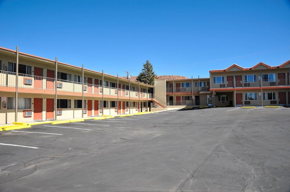 Rodeway Inn סדר סיטי מראה חיצוני תמונה