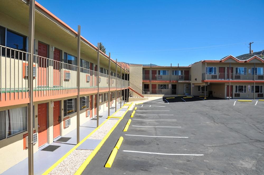 Rodeway Inn סדר סיטי מראה חיצוני תמונה