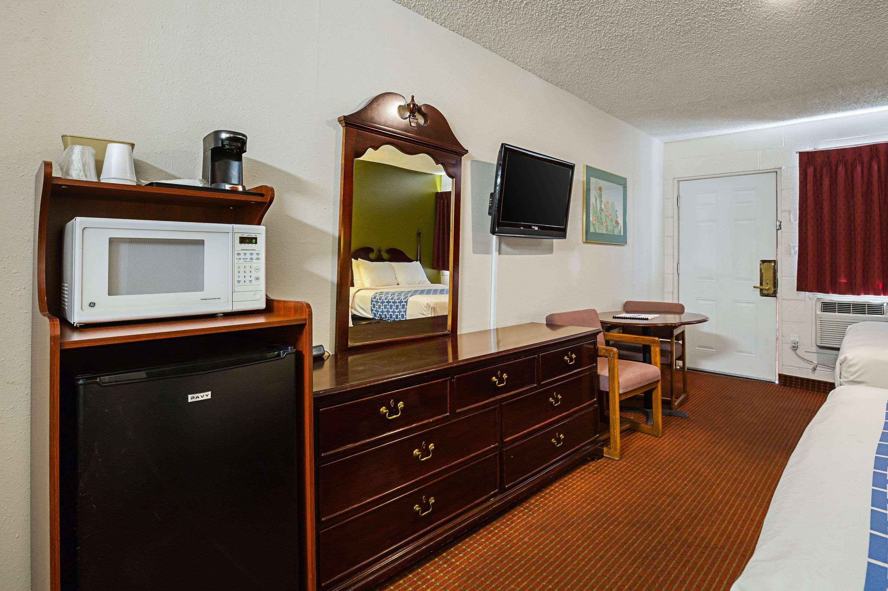 Rodeway Inn סדר סיטי מראה חיצוני תמונה