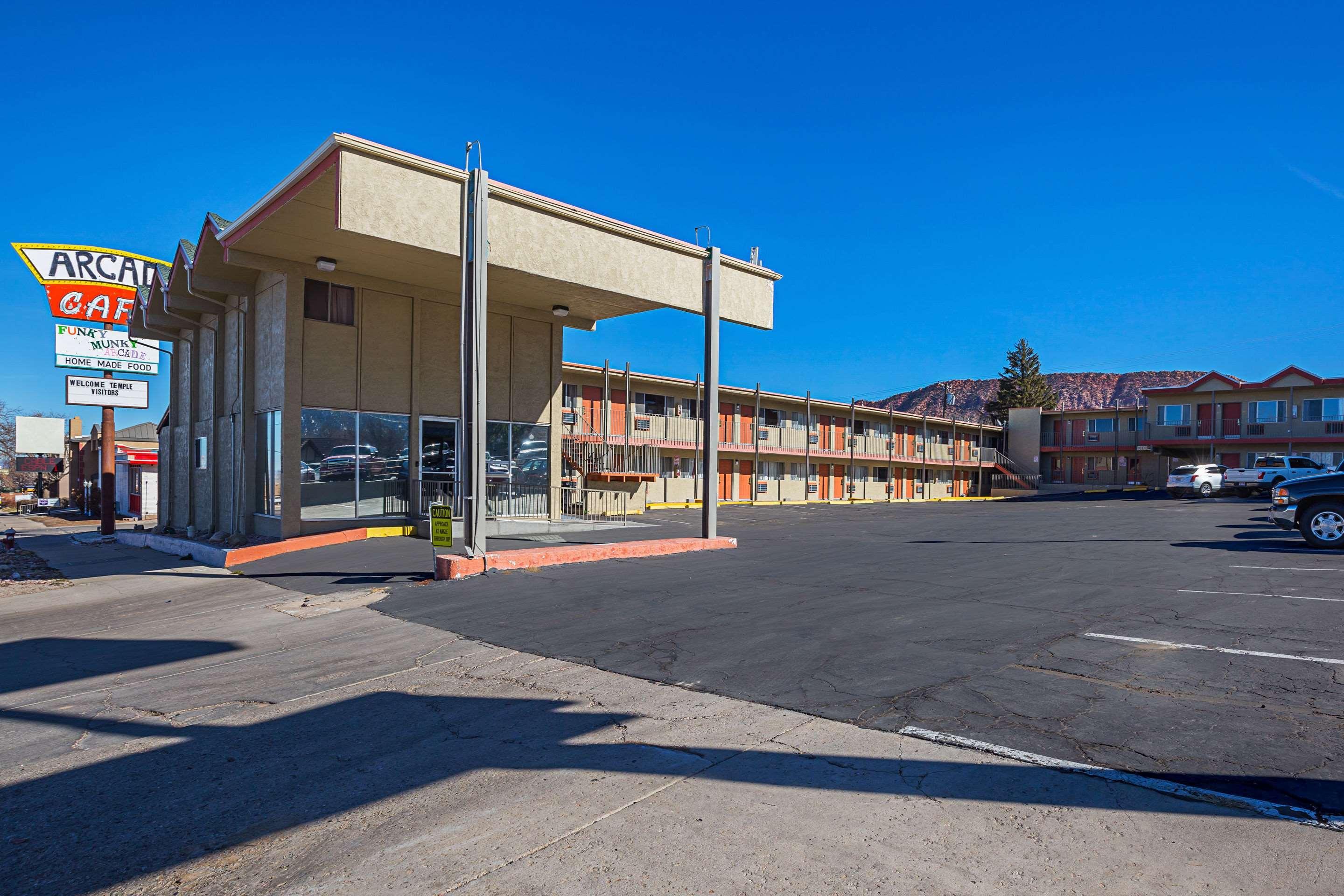 Rodeway Inn סדר סיטי מראה חיצוני תמונה