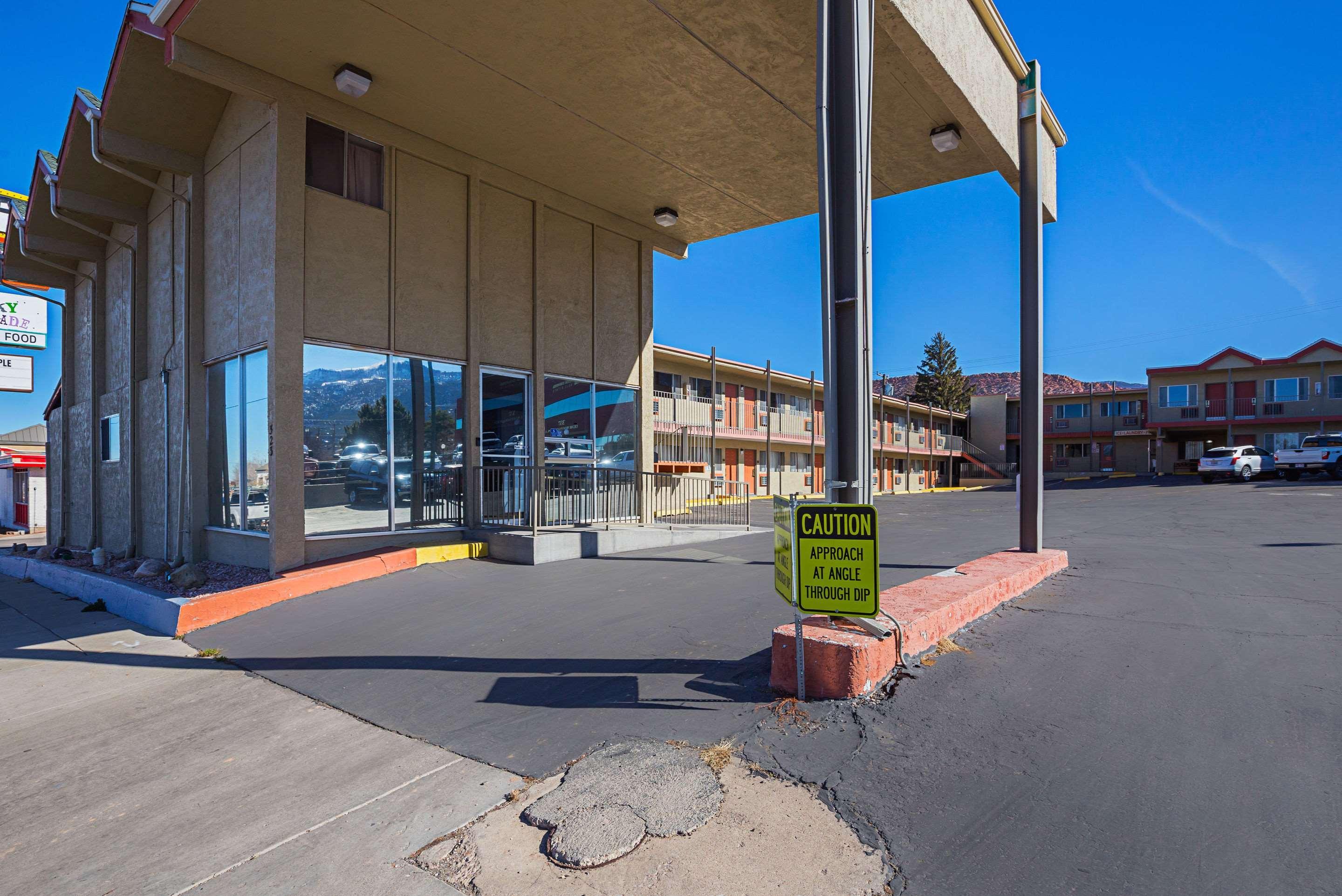 Rodeway Inn סדר סיטי מראה חיצוני תמונה