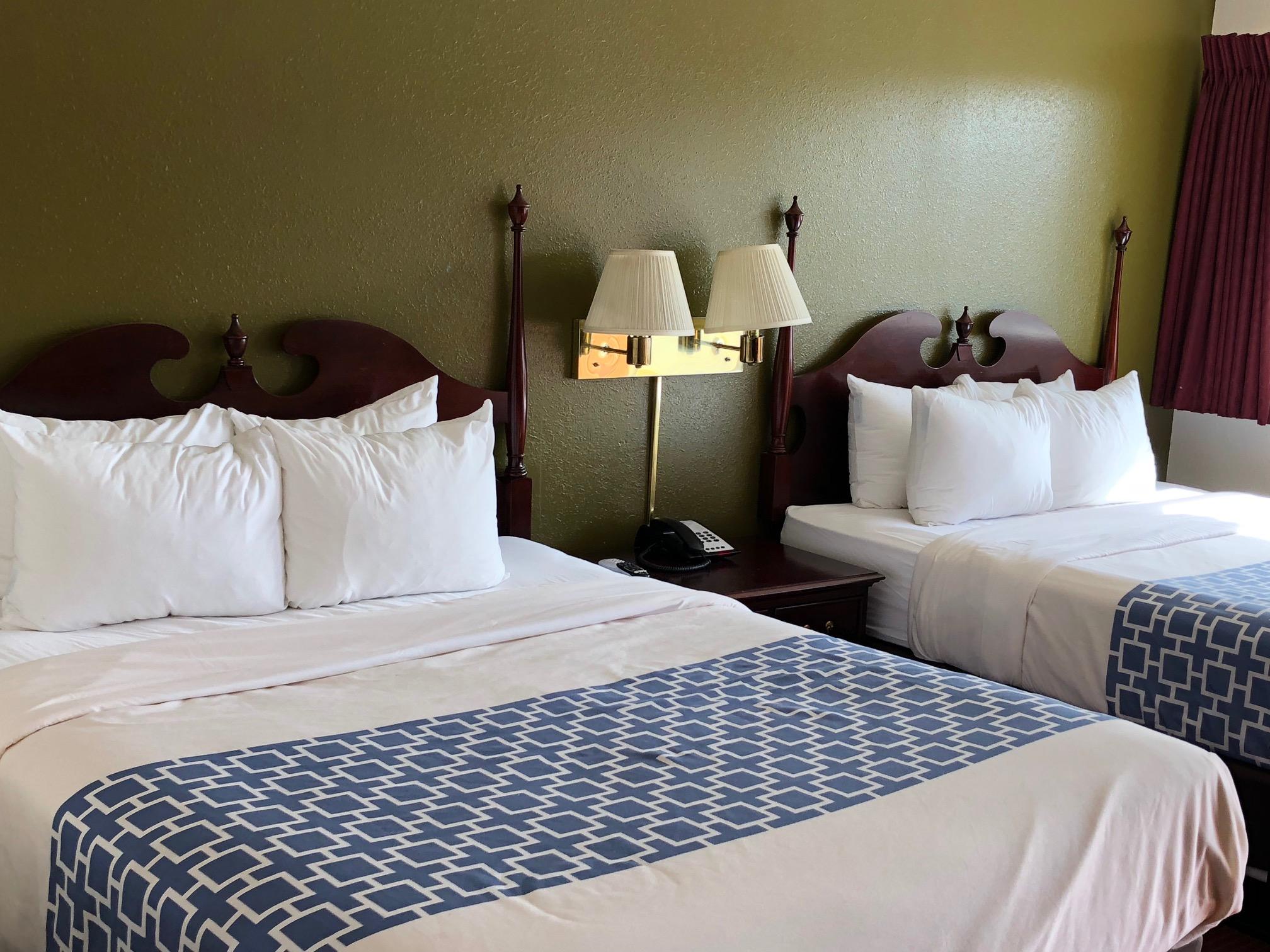 Rodeway Inn סדר סיטי מראה חיצוני תמונה