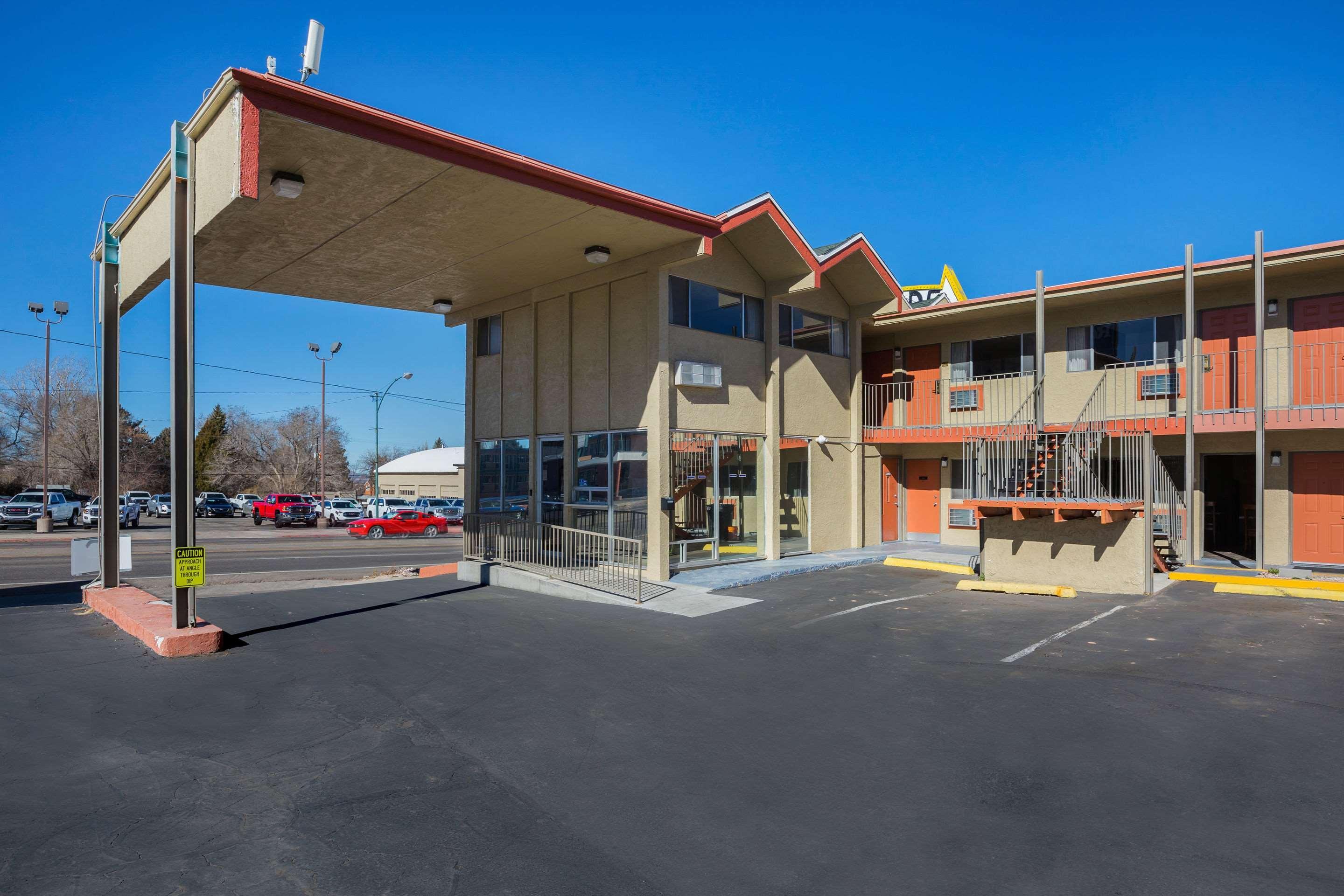 Rodeway Inn סדר סיטי מראה חיצוני תמונה