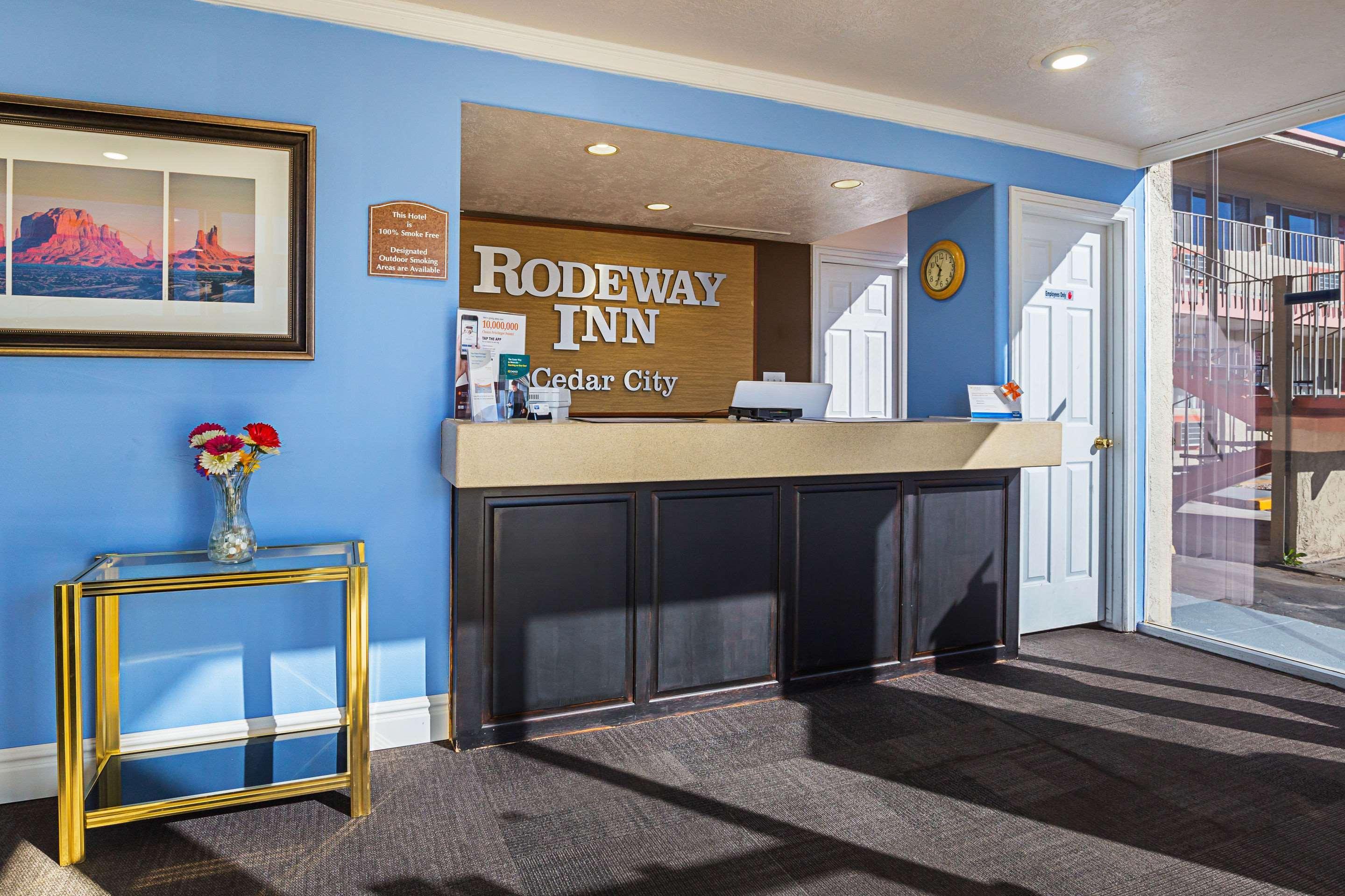 Rodeway Inn סדר סיטי מראה חיצוני תמונה