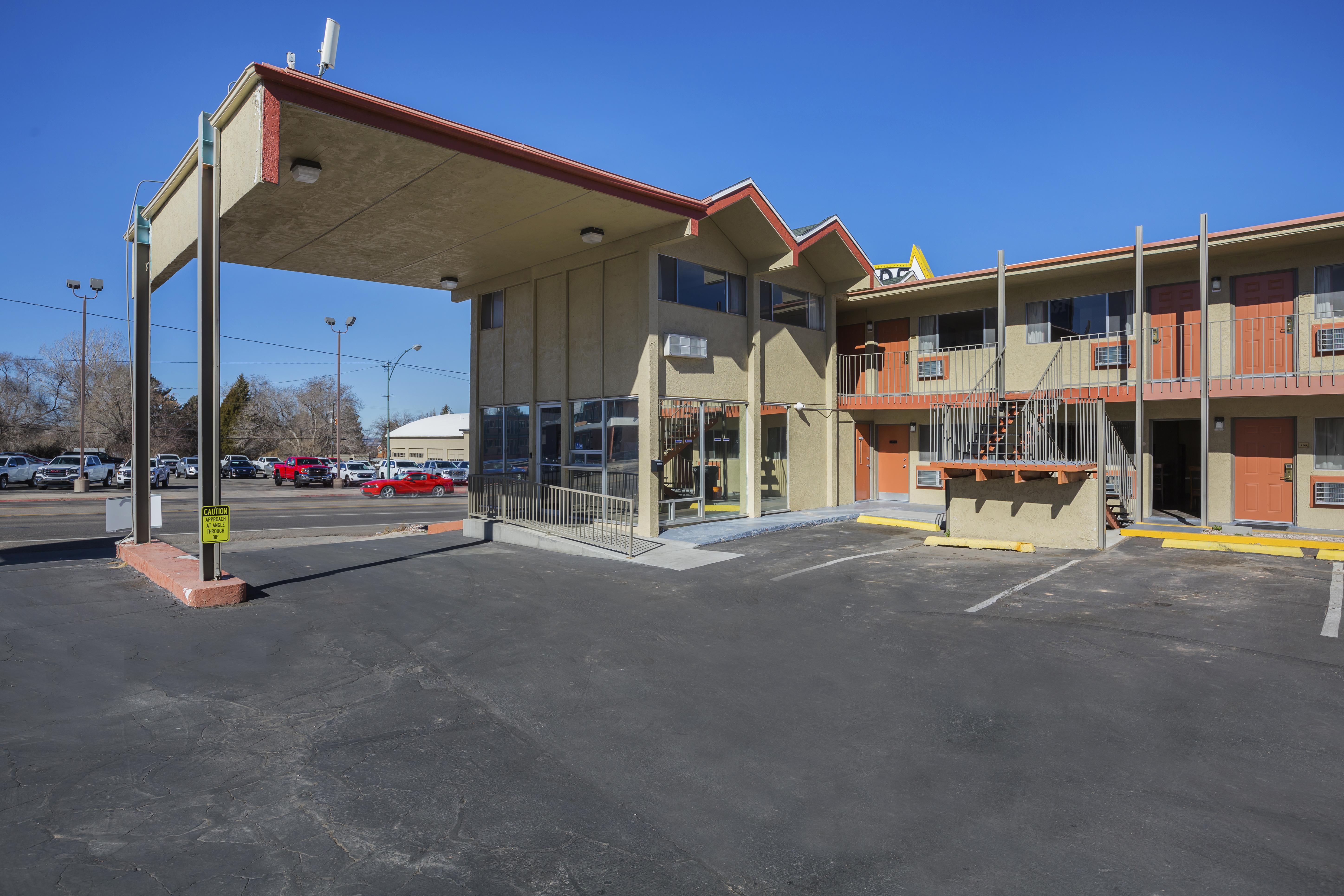 Rodeway Inn סדר סיטי מראה חיצוני תמונה