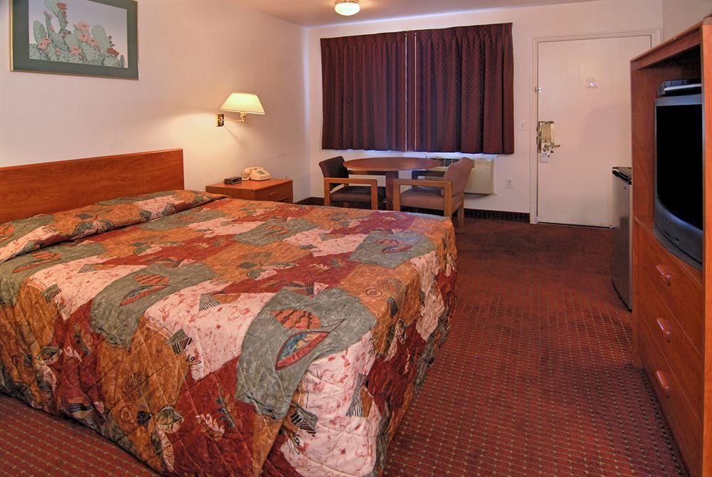 Rodeway Inn סדר סיטי מראה חיצוני תמונה