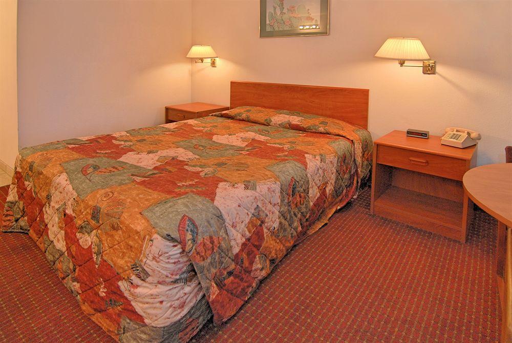 Rodeway Inn סדר סיטי מראה חיצוני תמונה