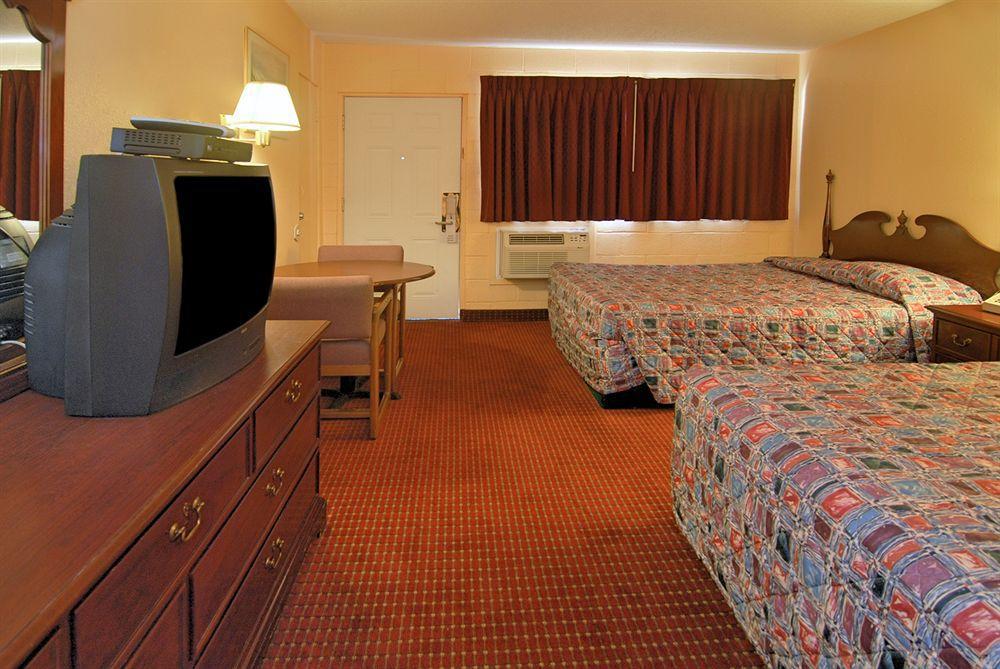 Rodeway Inn סדר סיטי מראה חיצוני תמונה