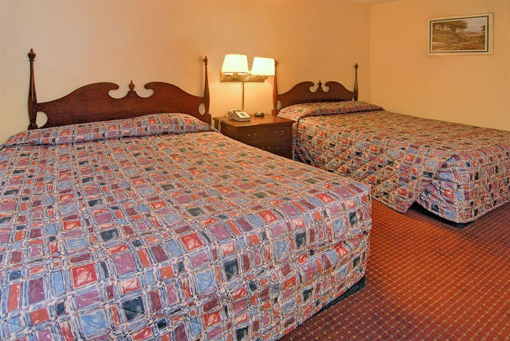 Rodeway Inn סדר סיטי מראה חיצוני תמונה