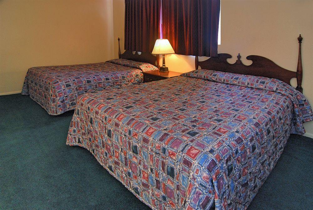 Rodeway Inn סדר סיטי מראה חיצוני תמונה
