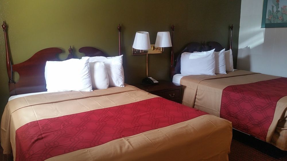 Rodeway Inn סדר סיטי מראה חיצוני תמונה