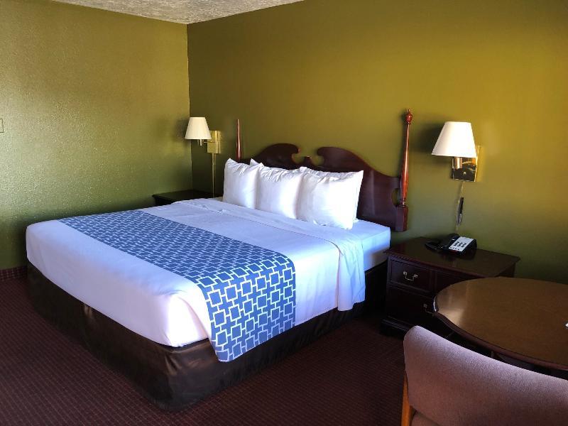Rodeway Inn סדר סיטי מראה חיצוני תמונה