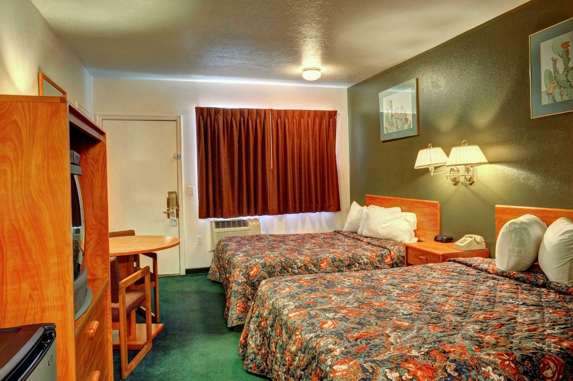 Rodeway Inn סדר סיטי מראה חיצוני תמונה