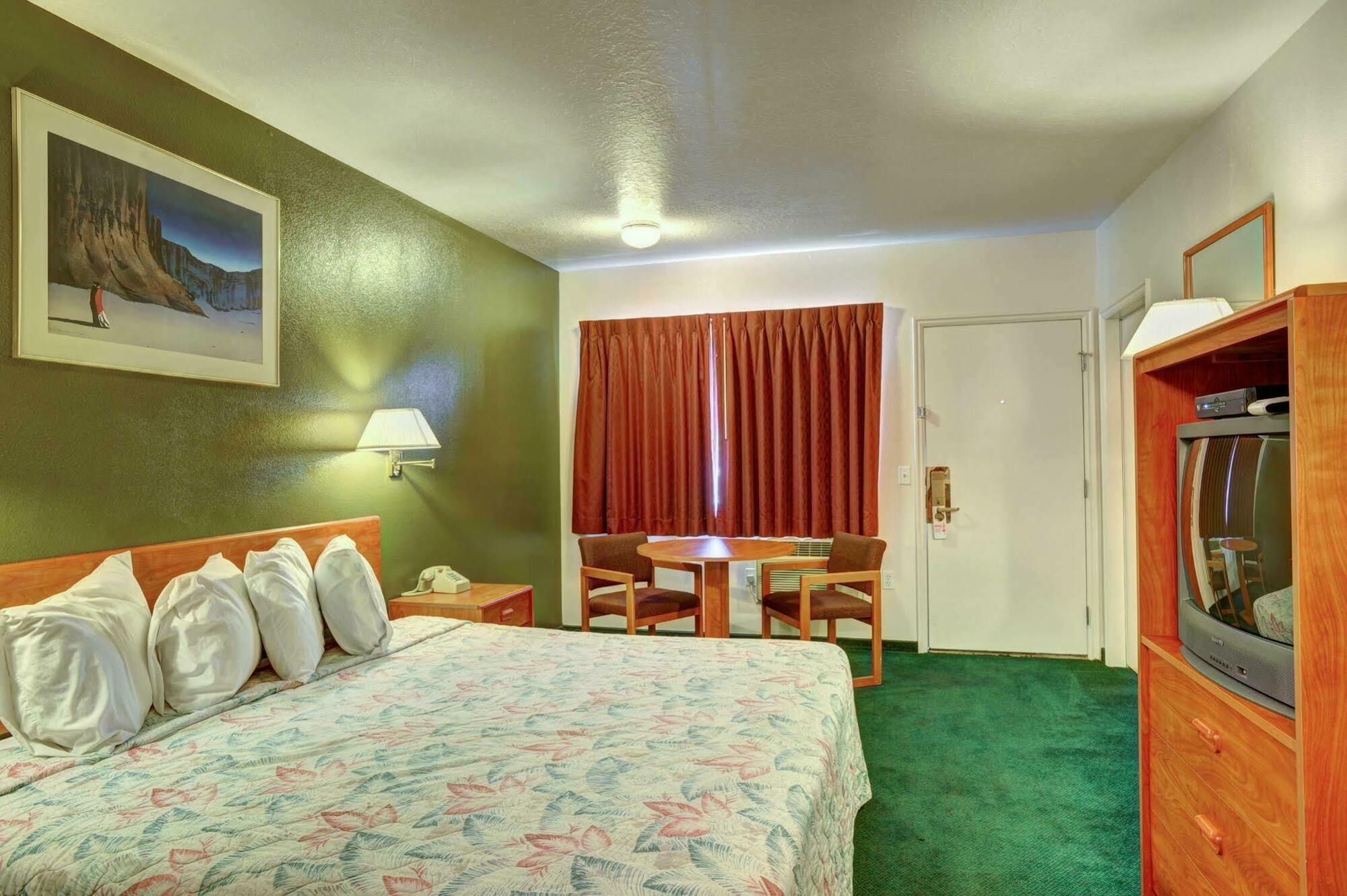 Rodeway Inn סדר סיטי מראה חיצוני תמונה