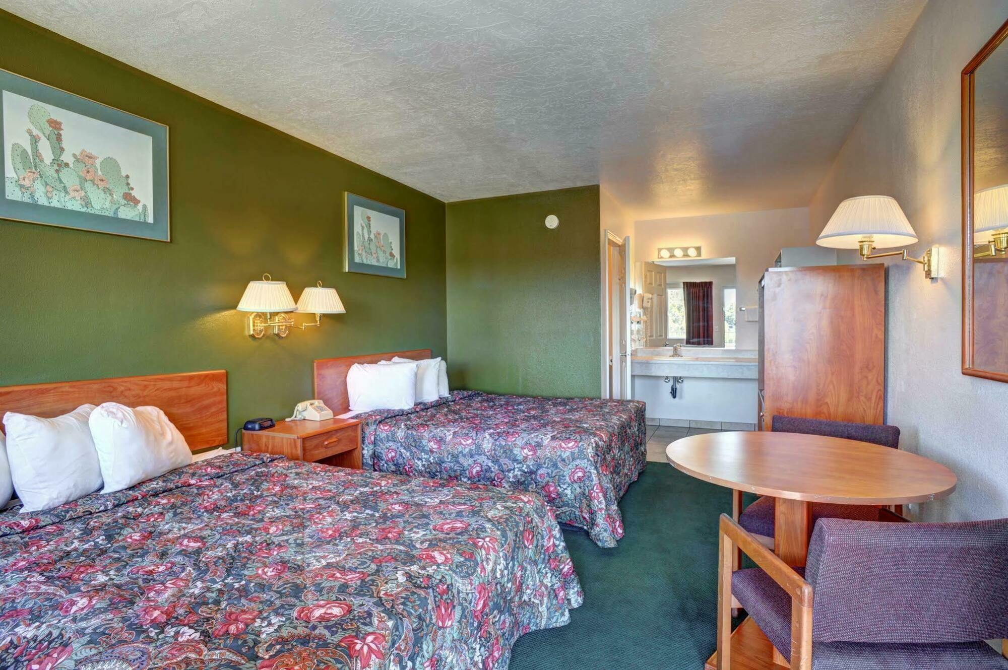Rodeway Inn סדר סיטי מראה חיצוני תמונה