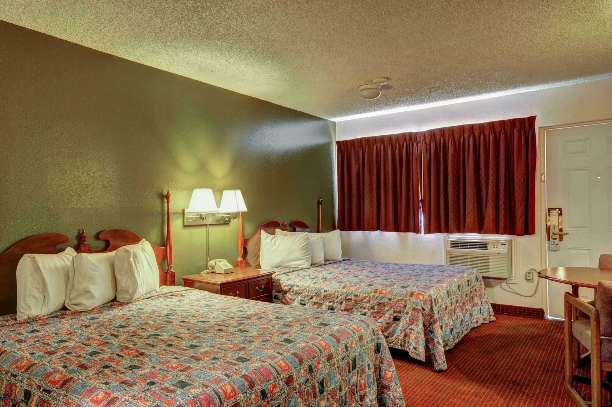 Rodeway Inn סדר סיטי מראה חיצוני תמונה