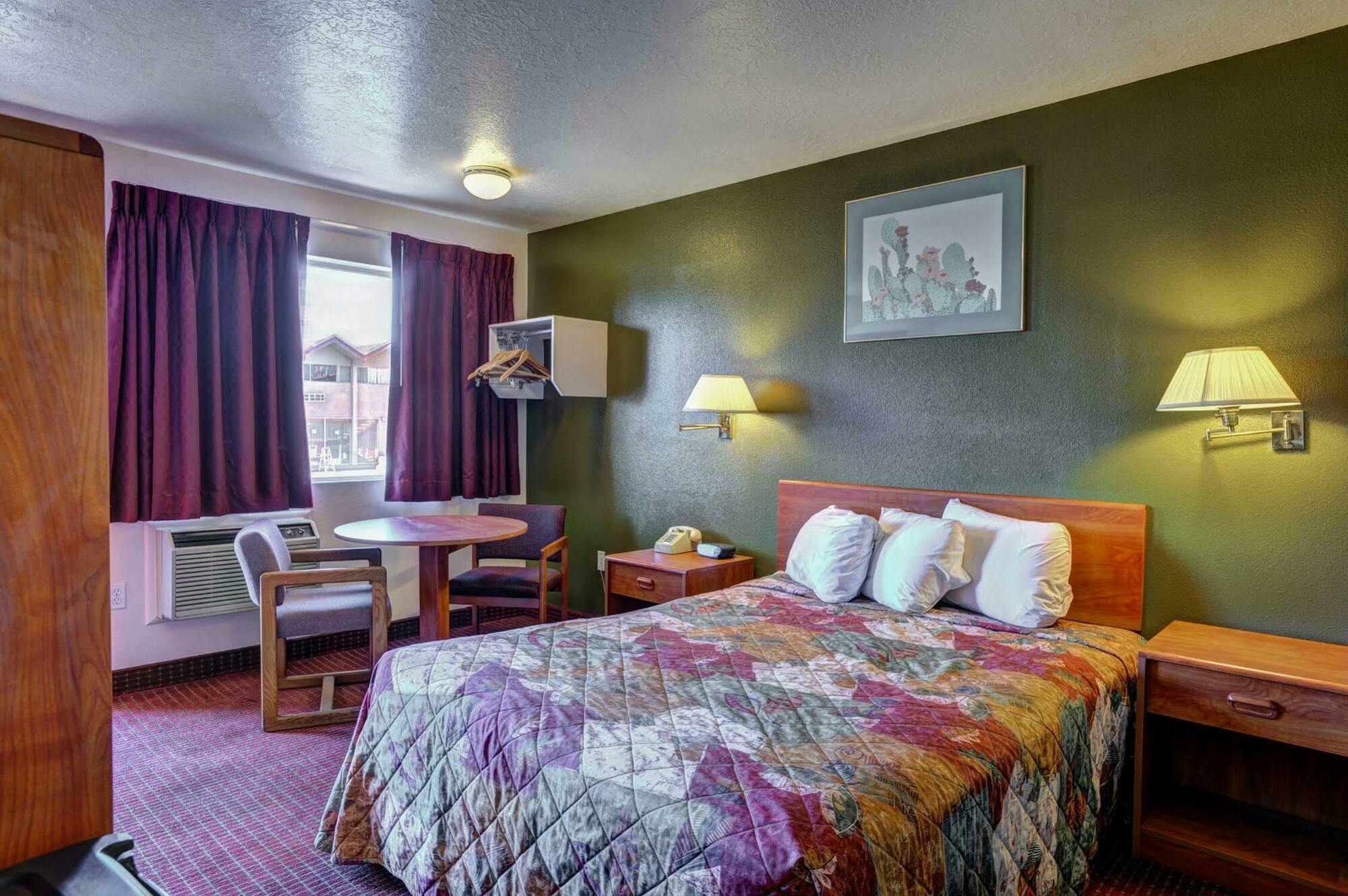 Rodeway Inn סדר סיטי מראה חיצוני תמונה