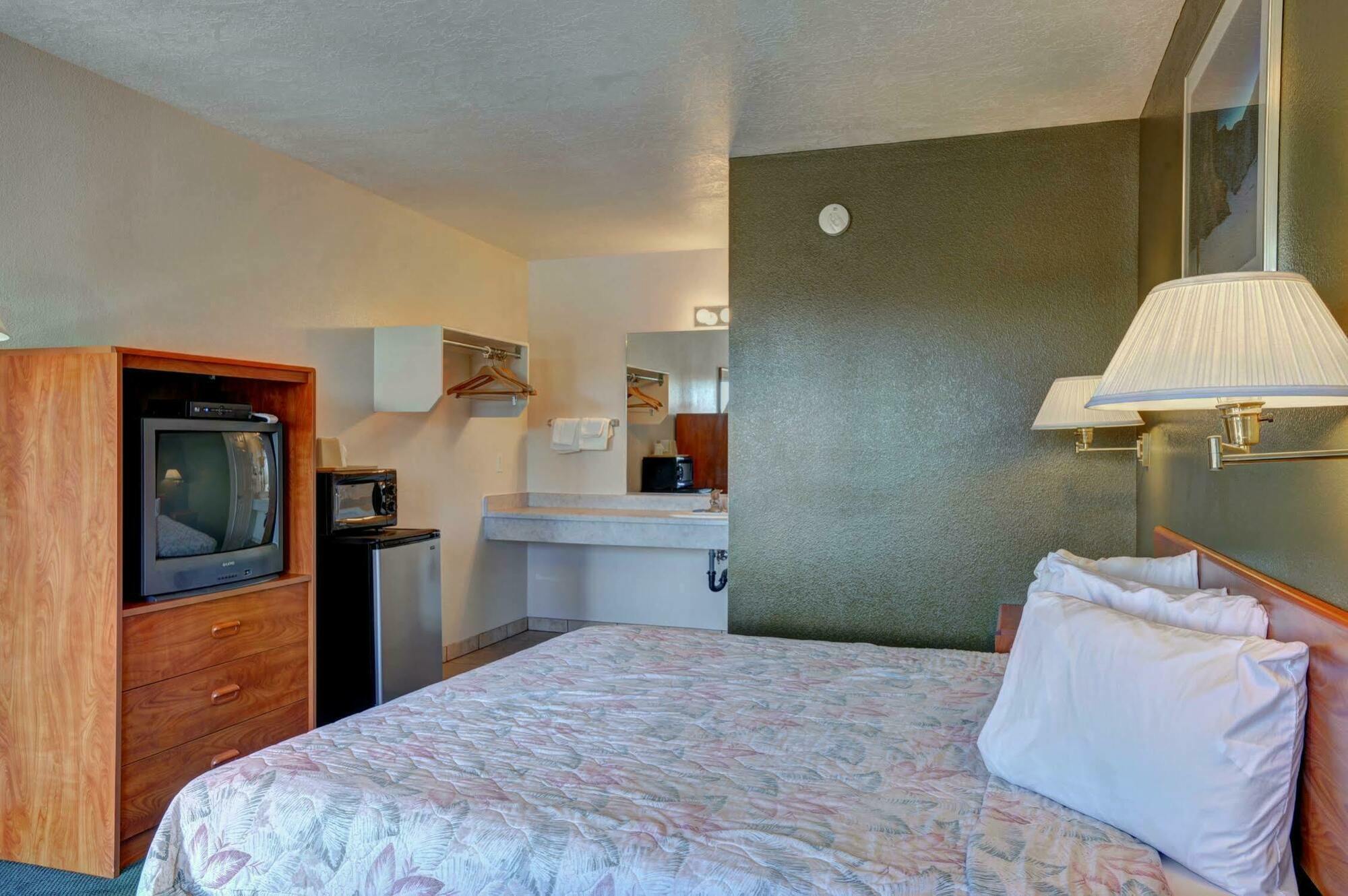 Rodeway Inn סדר סיטי מראה חיצוני תמונה