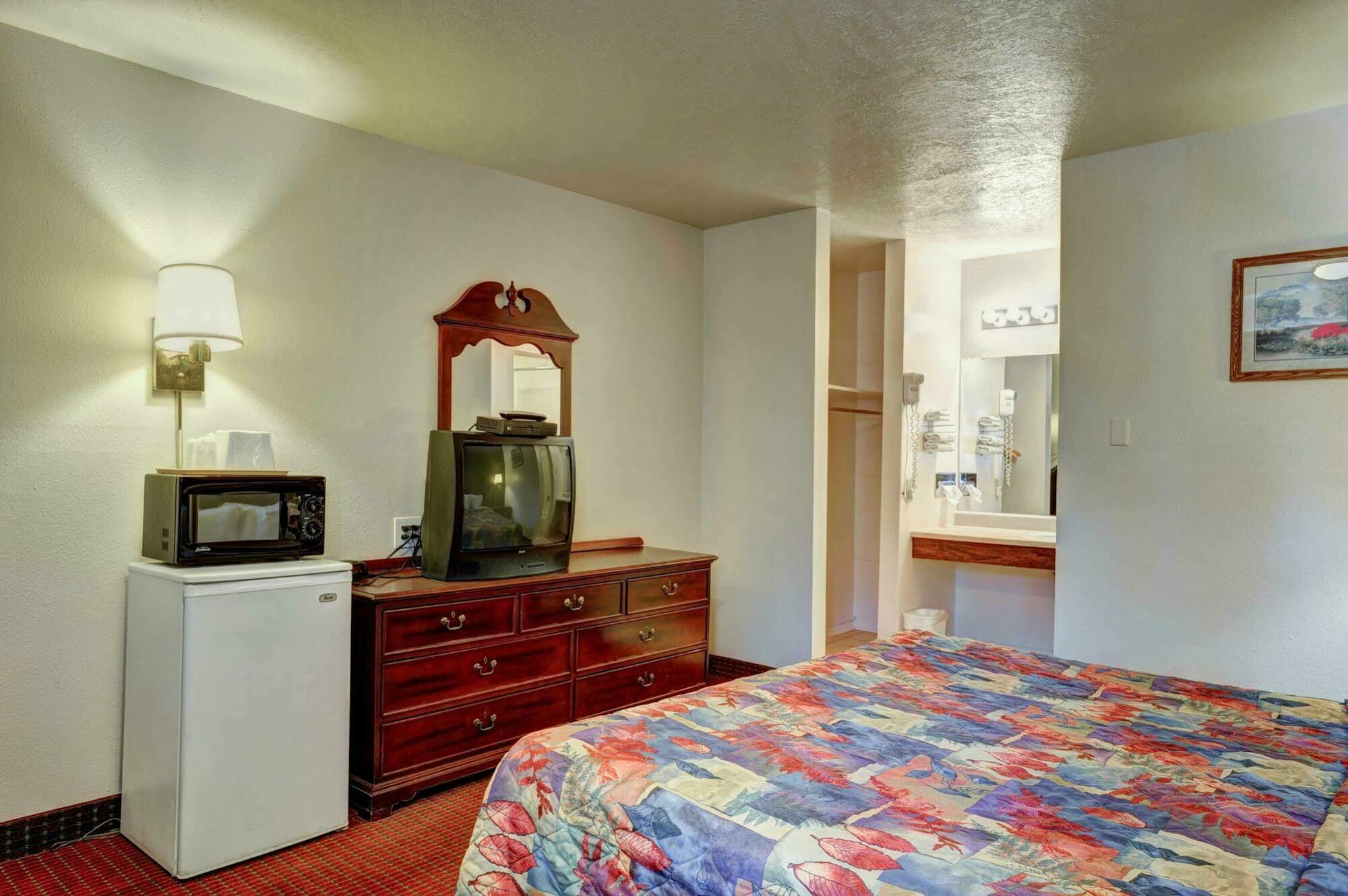 Rodeway Inn סדר סיטי מראה חיצוני תמונה