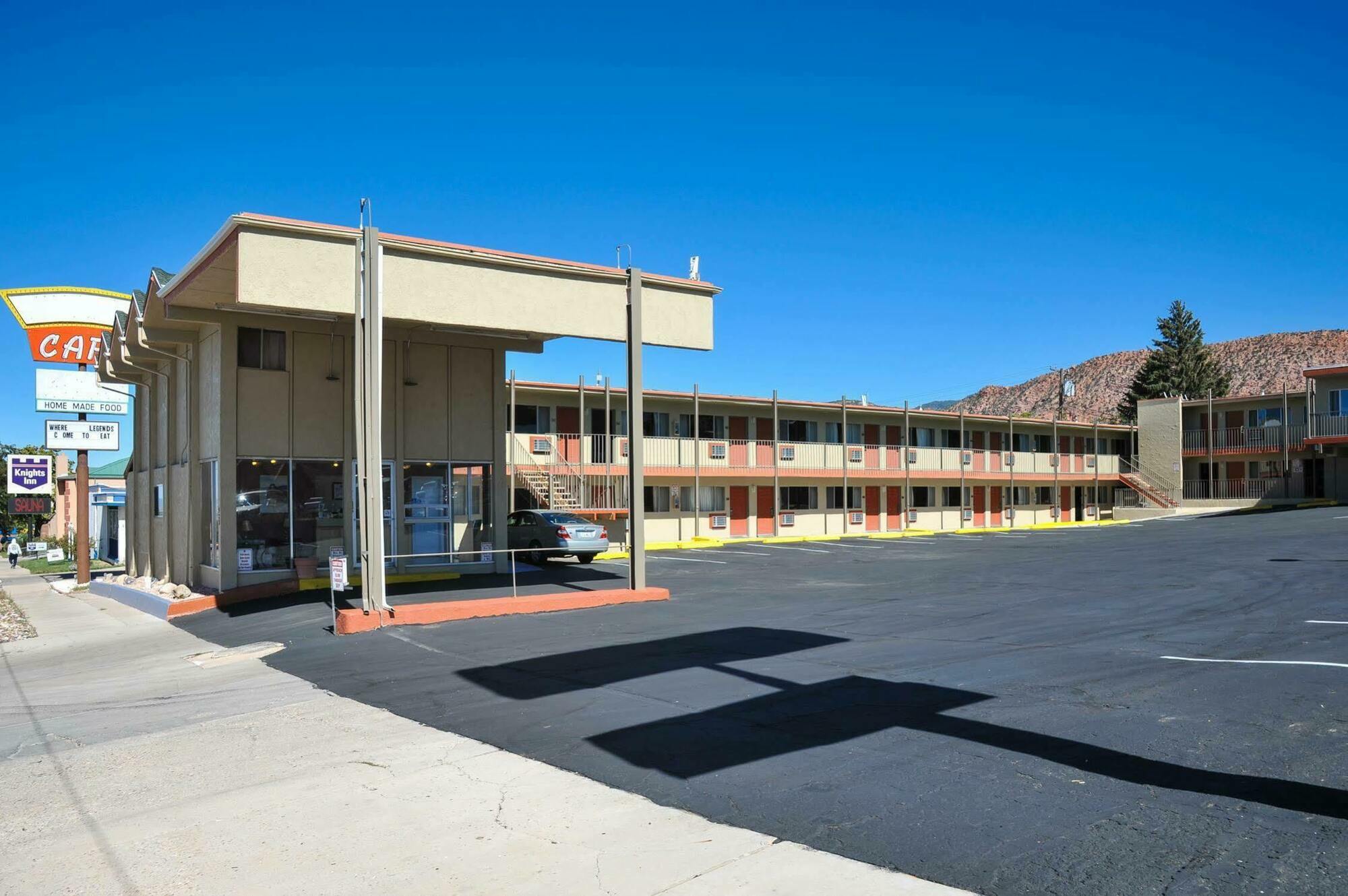 Rodeway Inn סדר סיטי מראה חיצוני תמונה